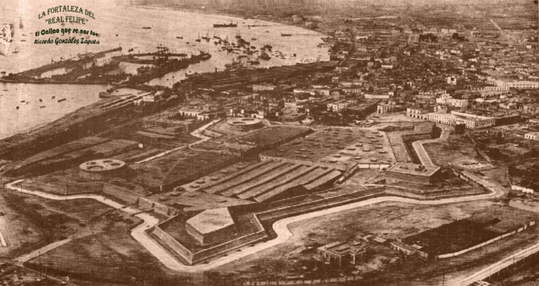 Foto Panoramica del Antiguo Callao y la Fortaleza del Real Felipe (1925)